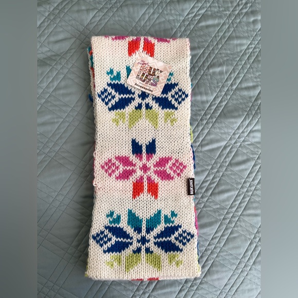 NWT Muk Luks Reversible White Multicolor Rainbow Candy Coated Infinity Scarf - Picture 1 of 6